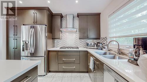 2257 Devon Road, Oakville, ON - Indoor Photo Showing Kitchen With Double Sink With Upgraded Kitchen