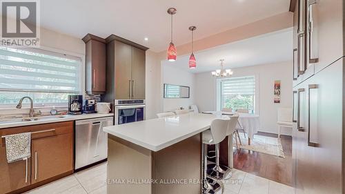 2257 Devon Road, Oakville, ON - Indoor Photo Showing Kitchen With Double Sink With Upgraded Kitchen