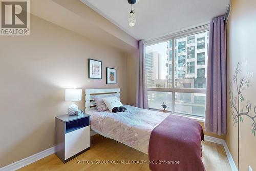 406 - 70 High Park Avenue, Toronto, ON - Indoor Photo Showing Bedroom