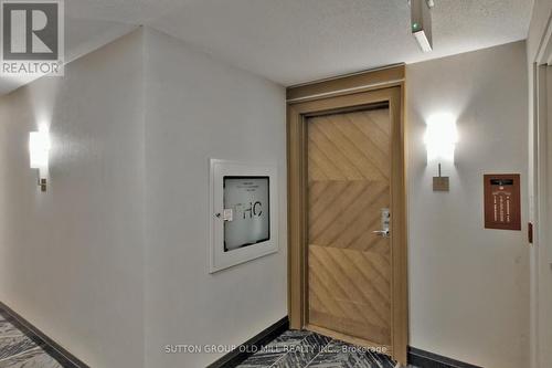 406 - 70 High Park Avenue, Toronto, ON - Indoor Photo Showing Other Room