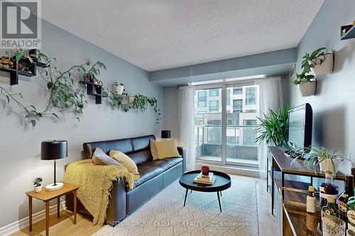 406 - 70 High Park Avenue, Toronto, ON - Indoor Photo Showing Living Room