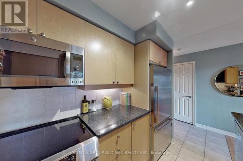 406 - 70 High Park Avenue, Toronto, ON - Indoor Photo Showing Kitchen