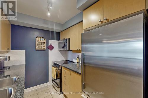 406 - 70 High Park Avenue, Toronto, ON - Indoor Photo Showing Kitchen