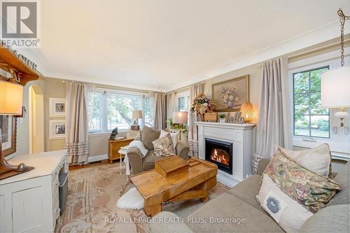 62 Nelson Court, Halton Hills, ON - Indoor Photo Showing Living Room With Fireplace