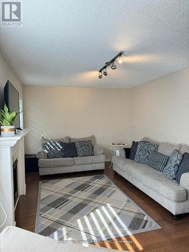 3254 Mcdowell Drive, Mississauga, ON - Indoor Photo Showing Living Room