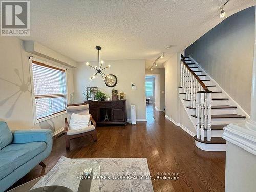 3254 Mcdowell Drive, Mississauga, ON - Indoor Photo Showing Living Room