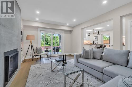 902 Kowal Drive, Mississauga, ON - Indoor Photo Showing Living Room With Fireplace