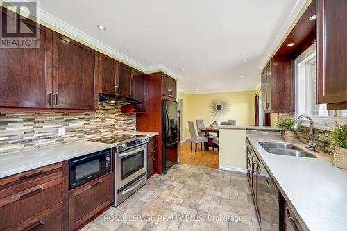 14360 Sixth Line, Halton Hills, ON - Indoor Photo Showing Kitchen With Double Sink With Upgraded Kitchen