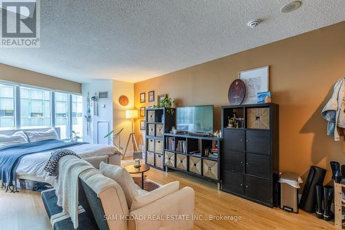 611 - 210 Victoria Street, Toronto, ON - Indoor Photo Showing Bedroom