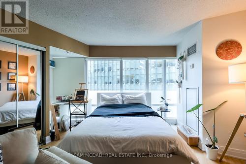 611 - 210 Victoria Street, Toronto, ON - Indoor Photo Showing Bedroom