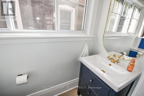 564 Princess Avenue, London, ON - Indoor Photo Showing Bathroom