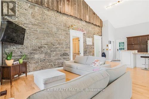 3618 Highway 34 Road, Prescott And Russell, ON - Indoor Photo Showing Living Room