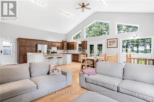 3618 Highway 34 Road, Prescott And Russell, ON - Indoor Photo Showing Living Room