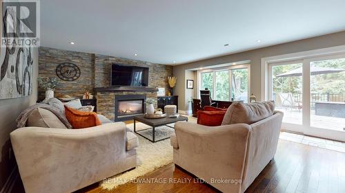 24 Berkley Crescent, London, ON - Indoor Photo Showing Living Room With Fireplace