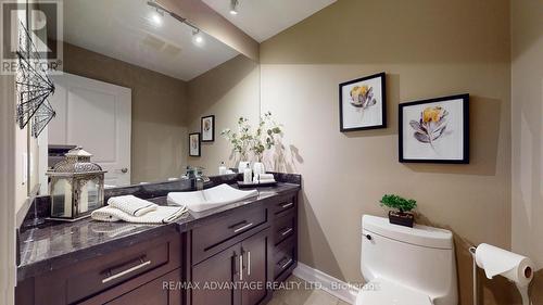 24 Berkley Crescent, London, ON - Indoor Photo Showing Bathroom