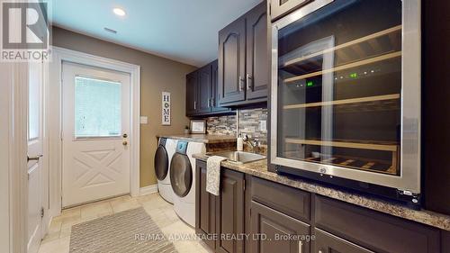 24 Berkley Crescent, London, ON - Indoor Photo Showing Laundry Room