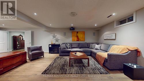 24 Berkley Crescent, London, ON - Indoor Photo Showing Living Room