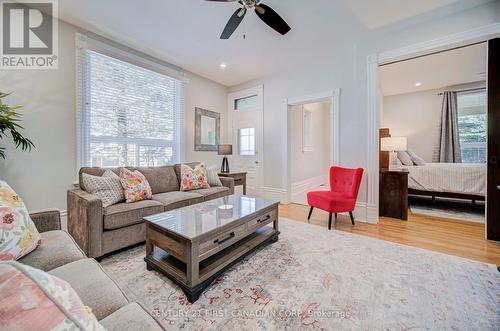 879 Hellmuth Avenue, London, ON - Indoor Photo Showing Living Room