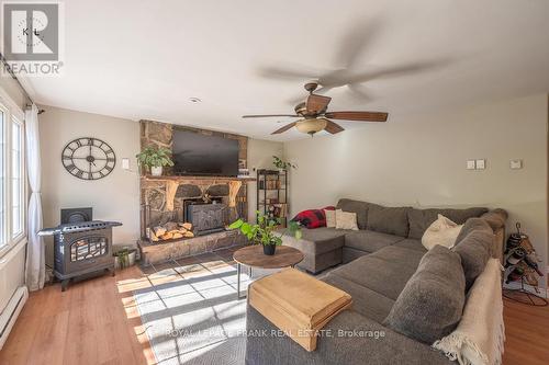 79 Northern Avenue, Galway-Cavendish And Harvey, ON - Indoor Photo Showing Living Room With Fireplace