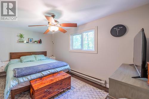 79 Northern Avenue, Galway-Cavendish And Harvey, ON - Indoor Photo Showing Bedroom