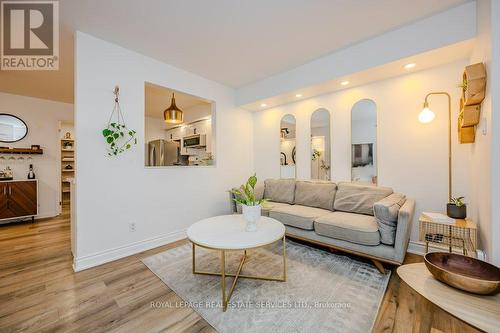 521 - 10 Douro Street, Toronto, ON - Indoor Photo Showing Living Room