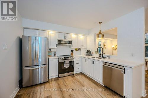 521 - 10 Douro Street, Toronto, ON - Indoor Photo Showing Kitchen With Stainless Steel Kitchen With Double Sink With Upgraded Kitchen