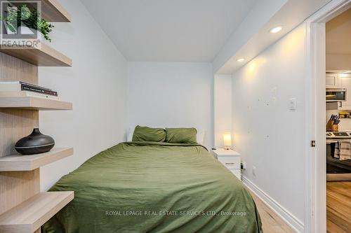 521 - 10 Douro Street, Toronto, ON - Indoor Photo Showing Bedroom