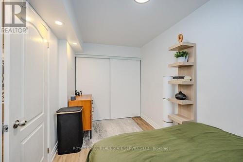 521 - 10 Douro Street, Toronto, ON - Indoor Photo Showing Bedroom