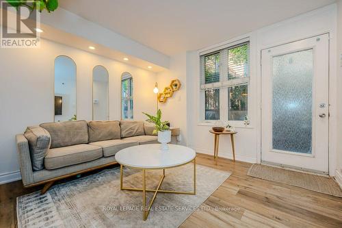 521 - 10 Douro Street, Toronto, ON - Indoor Photo Showing Living Room