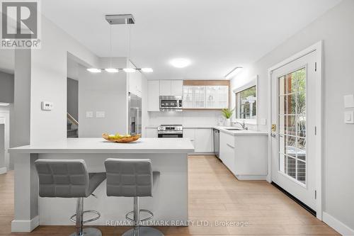 7 Veery Place, Toronto, ON - Indoor Photo Showing Kitchen