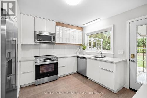 7 Veery Place, Toronto, ON - Indoor Photo Showing Kitchen