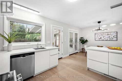 7 Veery Place, Toronto, ON - Indoor Photo Showing Kitchen