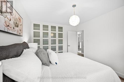 7 Veery Place, Toronto, ON - Indoor Photo Showing Bedroom