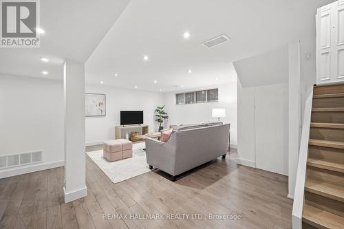 7 Veery Place, Toronto, ON - Indoor