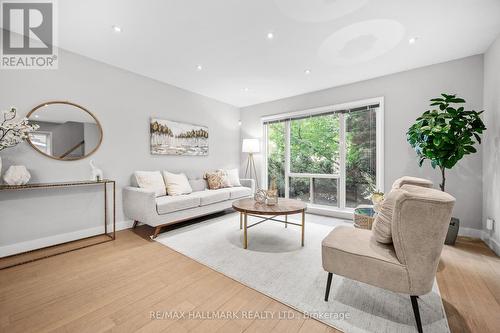 7 Veery Place, Toronto, ON - Indoor Photo Showing Living Room