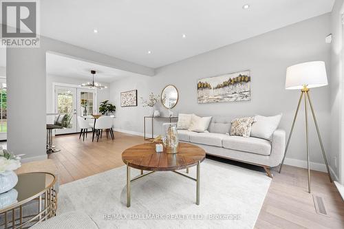 7 Veery Place, Toronto, ON - Indoor Photo Showing Living Room