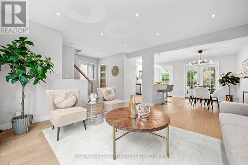 7 Veery Place, Toronto, ON - Indoor Photo Showing Living Room