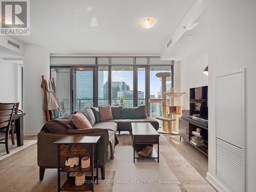 4104 - 20 Lombard Street, Toronto, ON - Indoor Photo Showing Living Room