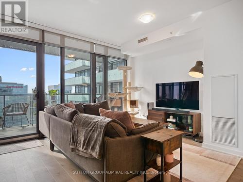 4104 - 20 Lombard Street, Toronto, ON - Indoor Photo Showing Living Room