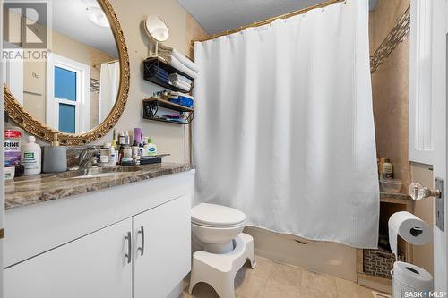 62 Charles Crescent, Regina, SK - Indoor Photo Showing Bathroom