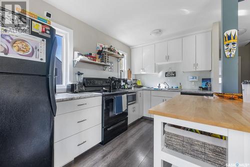 62 Charles Crescent, Regina, SK - Indoor Photo Showing Kitchen