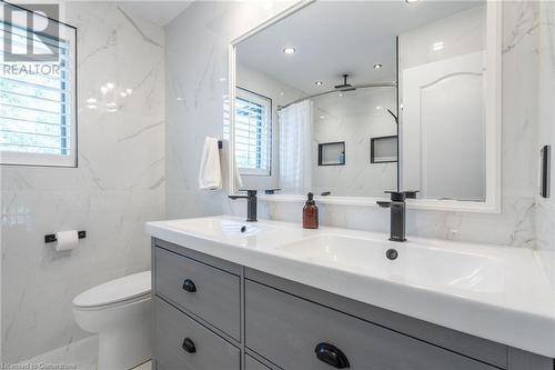 772 Francis Road, Burlington, ON - Indoor Photo Showing Bathroom