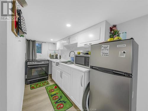 229 Josephine, Windsor, ON - Indoor Photo Showing Kitchen