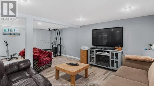 5056 Colbourne Drive, Windsor, ON - Indoor Photo Showing Living Room