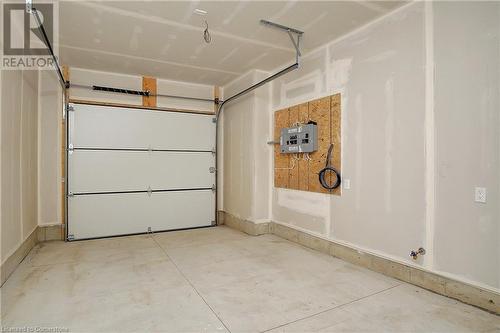 40 Bastien Street Unit# 7, Cambridge, ON - Indoor Photo Showing Garage