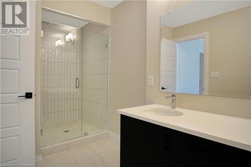 40 Bastien Street Unit# 11, Cambridge, ON - Indoor Photo Showing Bathroom