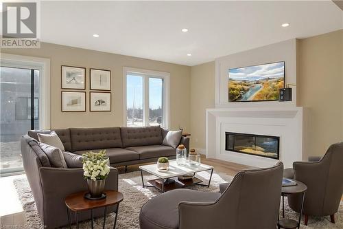 40 Bastien Street Unit# 11, Cambridge, ON - Indoor Photo Showing Living Room With Fireplace