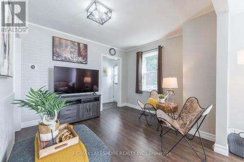 1601 Stanton Road S, Cobourg, ON - Indoor Photo Showing Living Room