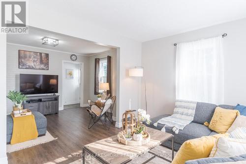 1601 Stanton Road S, Cobourg, ON - Indoor Photo Showing Living Room