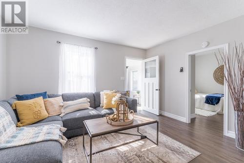 1601 Stanton Road S, Cobourg, ON - Indoor Photo Showing Living Room